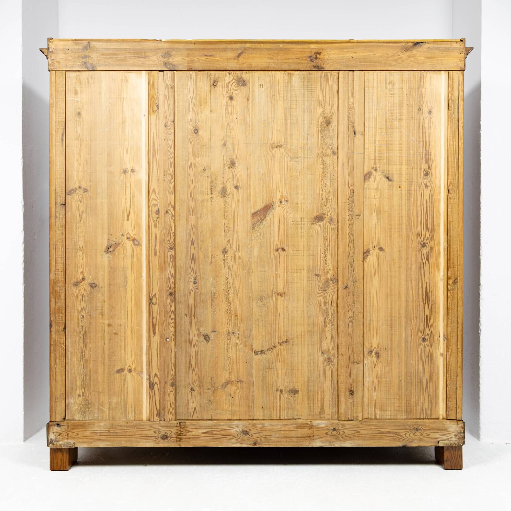 Grande armoire trois portes en chêne - Interguerre 1920-1939