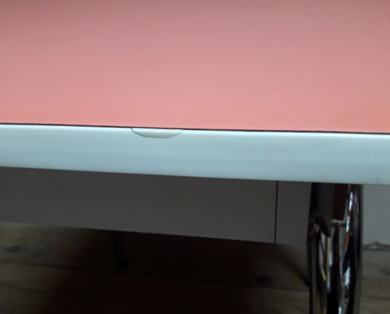 Table formica chrome