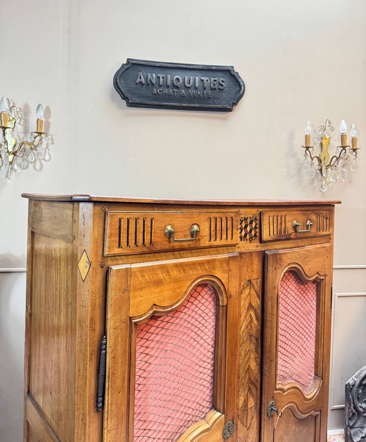 Walnut cabinet from the louis xv xviii century