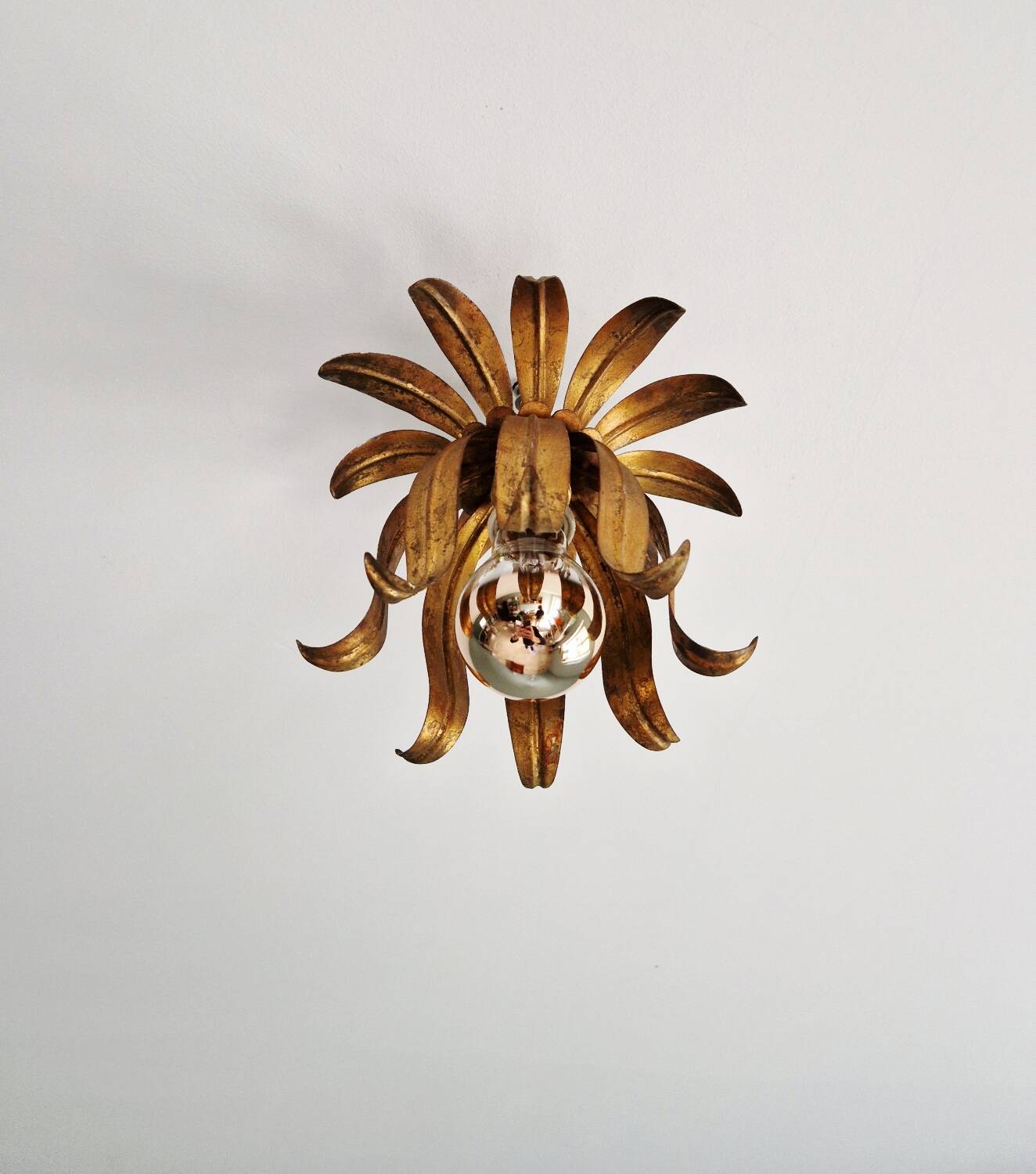 Italian ceiling light in gilded metal, floral design, 1960-70.