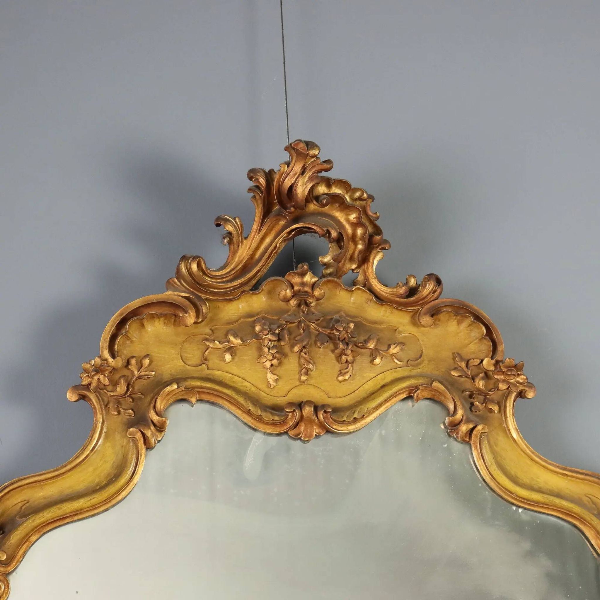 Antique baroque-style mirror in gilded carved wood, Italy 19th century.