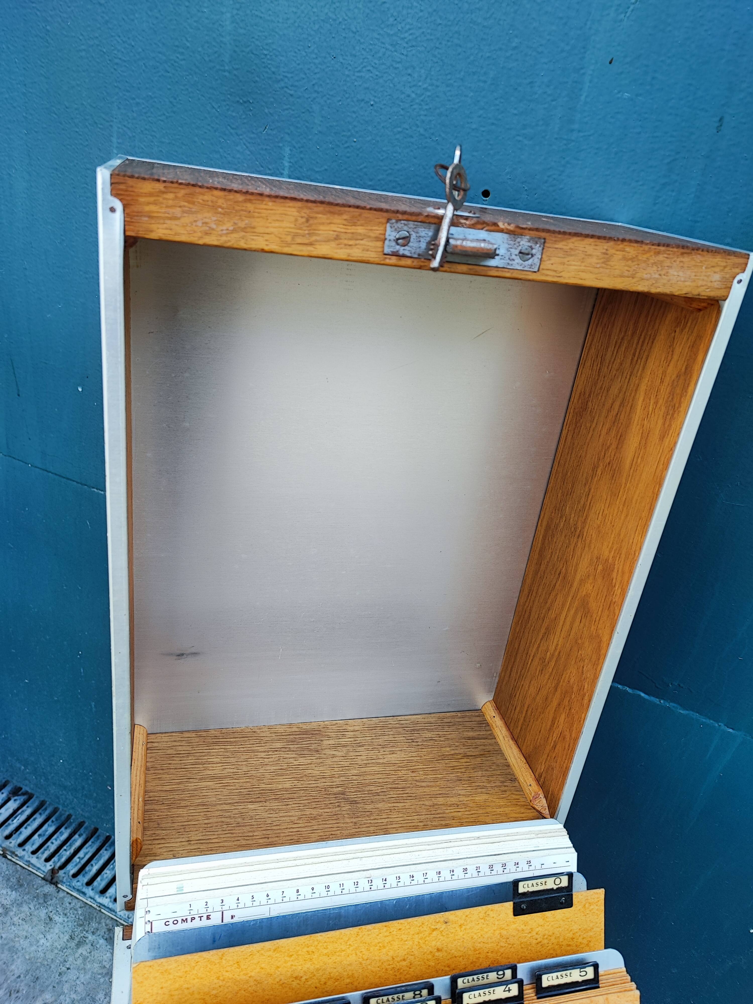 Metal binder ruwa bell