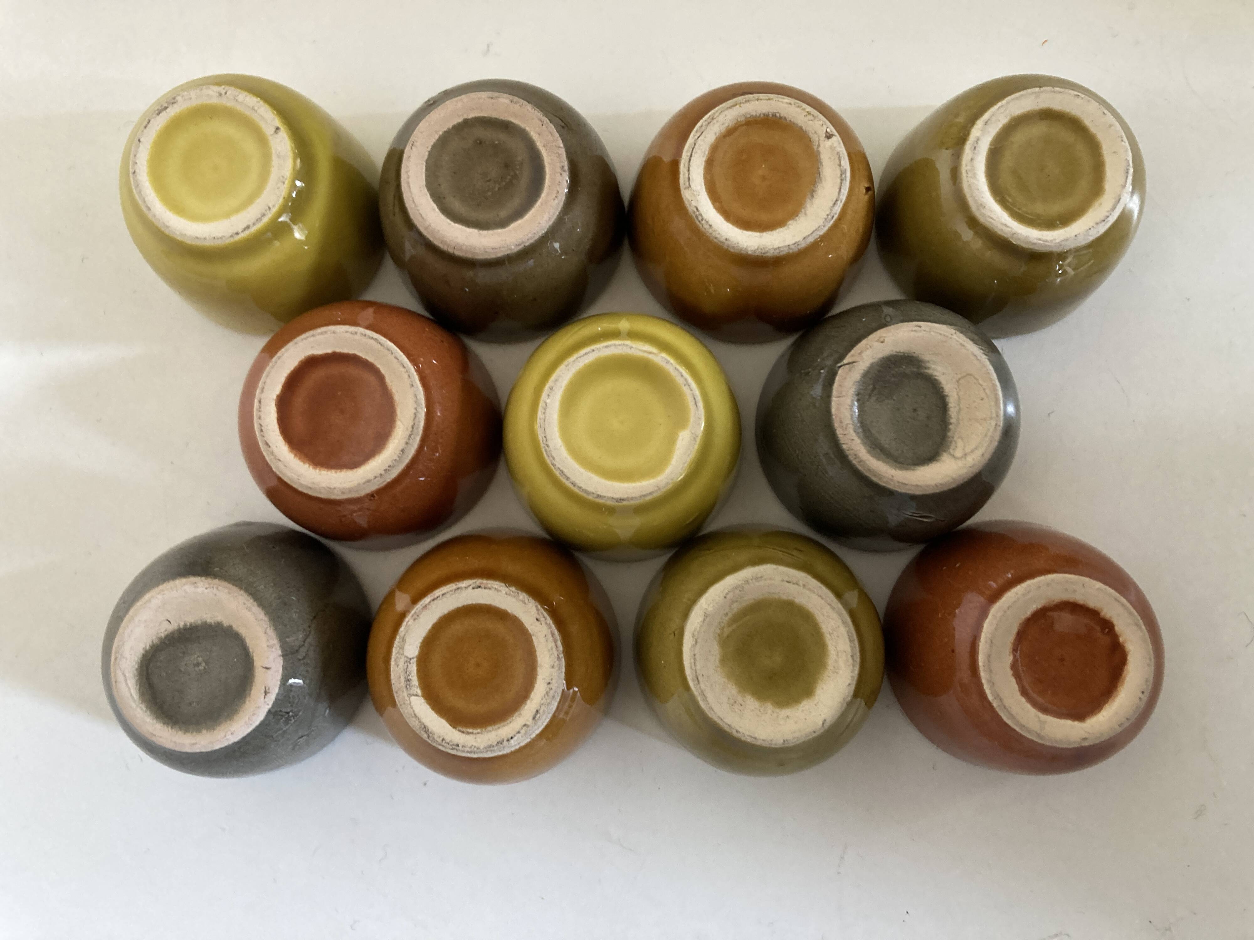Set de 11 coupelles en terre cuite vernissée 1960