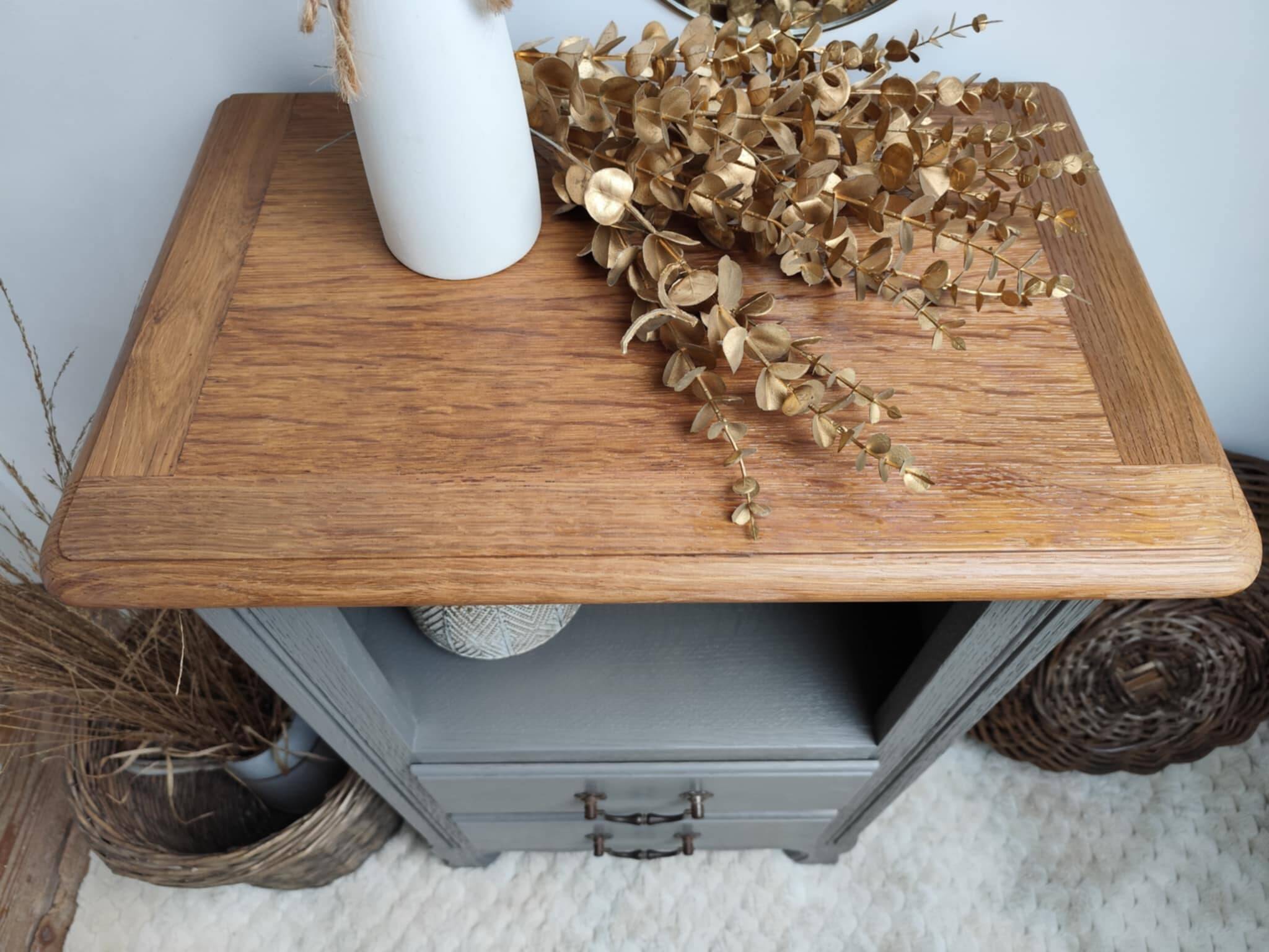 Oak chest of drawers