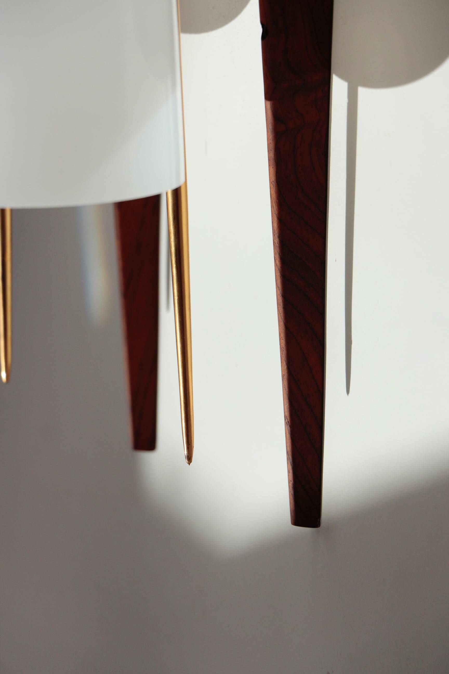 Modernist adjustable wall lights in teak and brass – 1950
