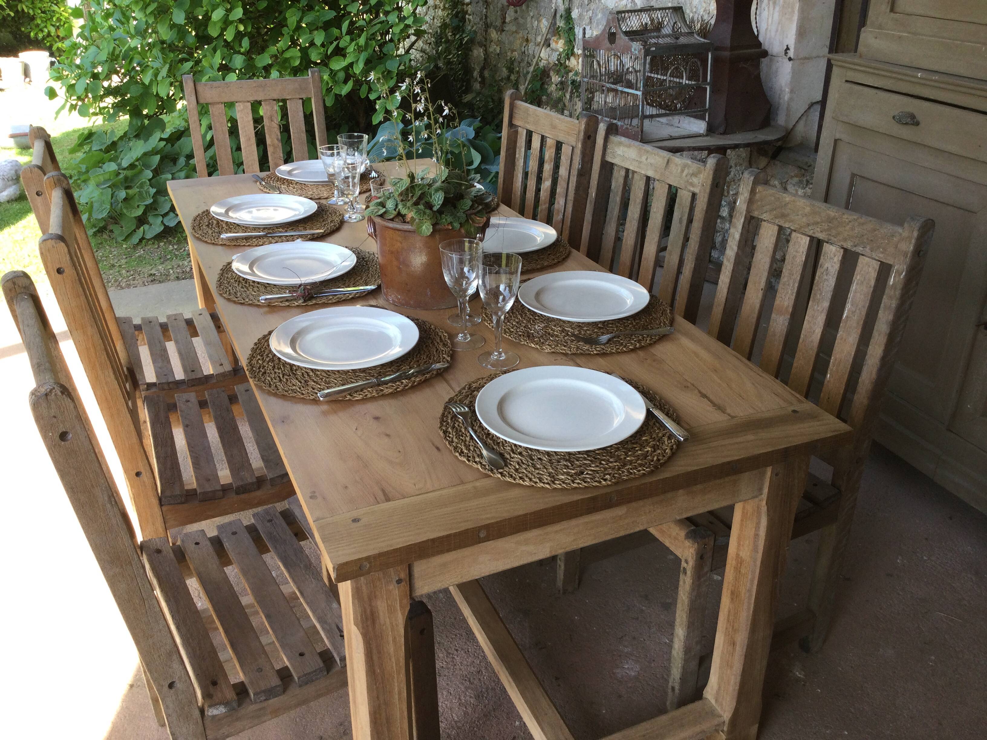 Ancienne table de ferme rénovée