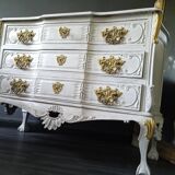 Commode blanche et dorée patinée