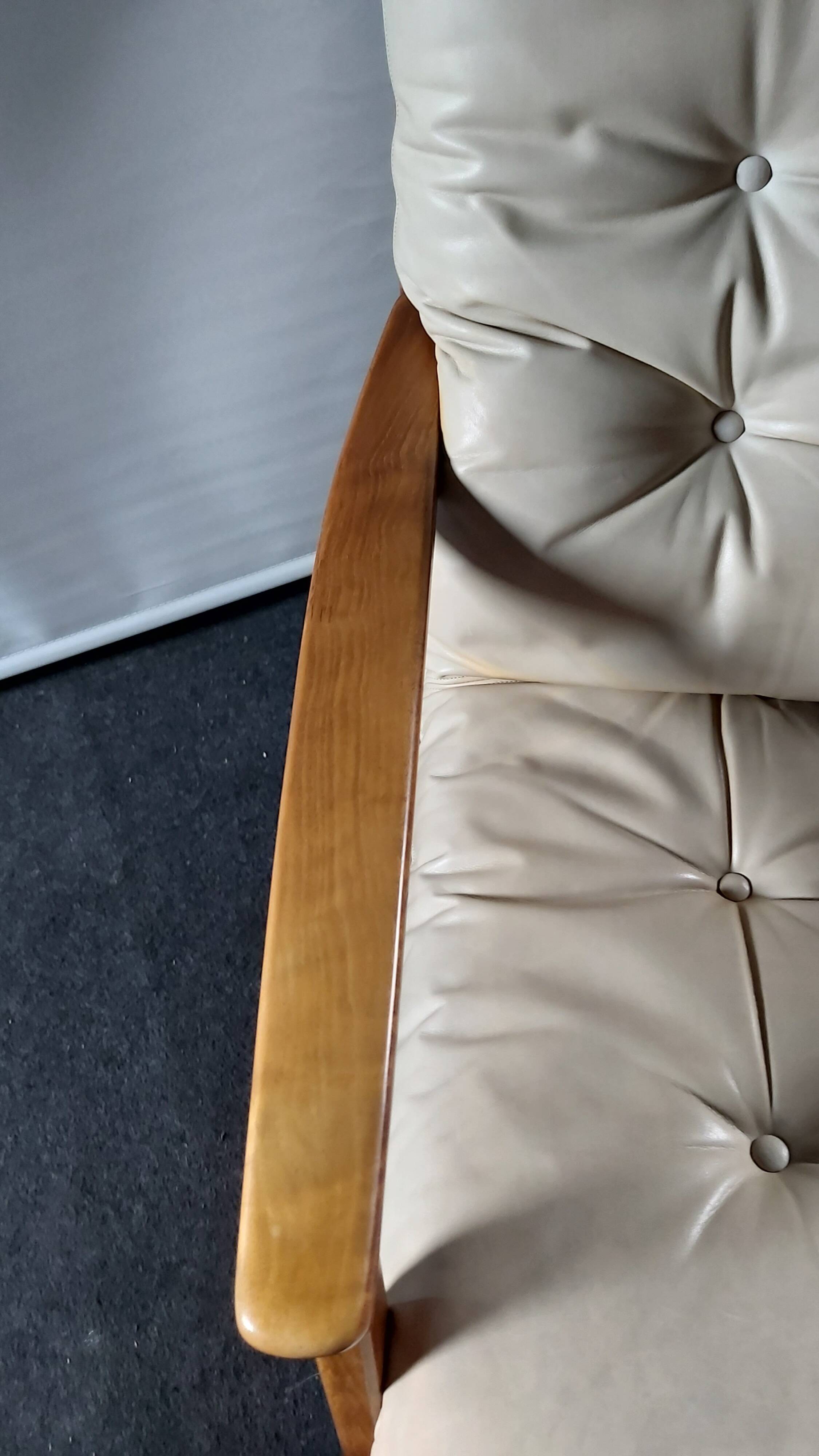 Leather armchairs designed by Eugen Schmidt for Soloform