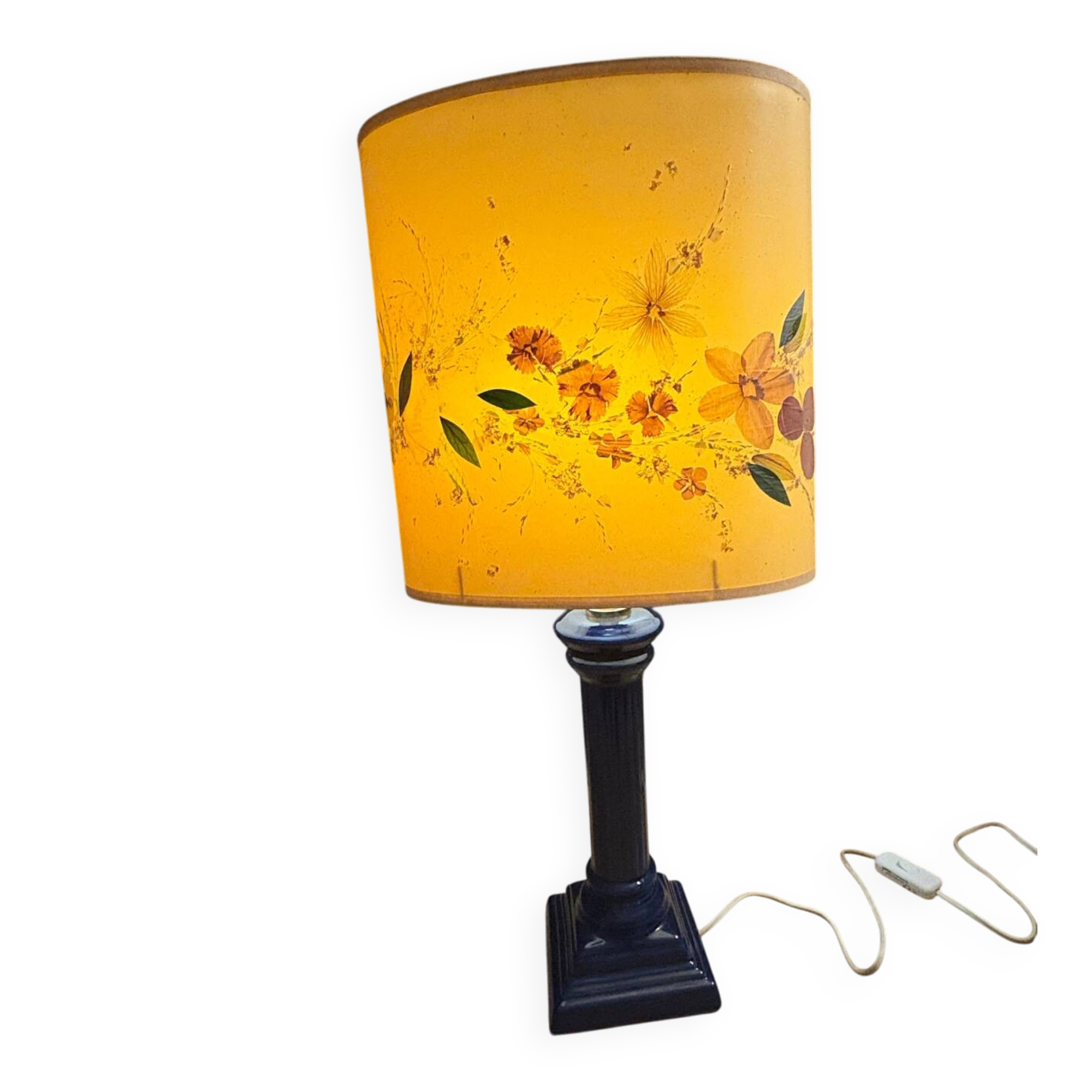 Corinthian column lamp base in blue with a lampshade of dried flowers.