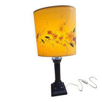 Corinthian column lamp base in blue with a lampshade of dried flowers.