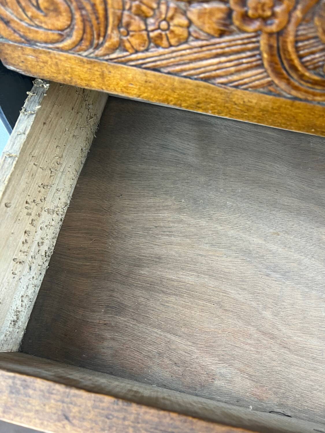 Art Deco chest of drawers