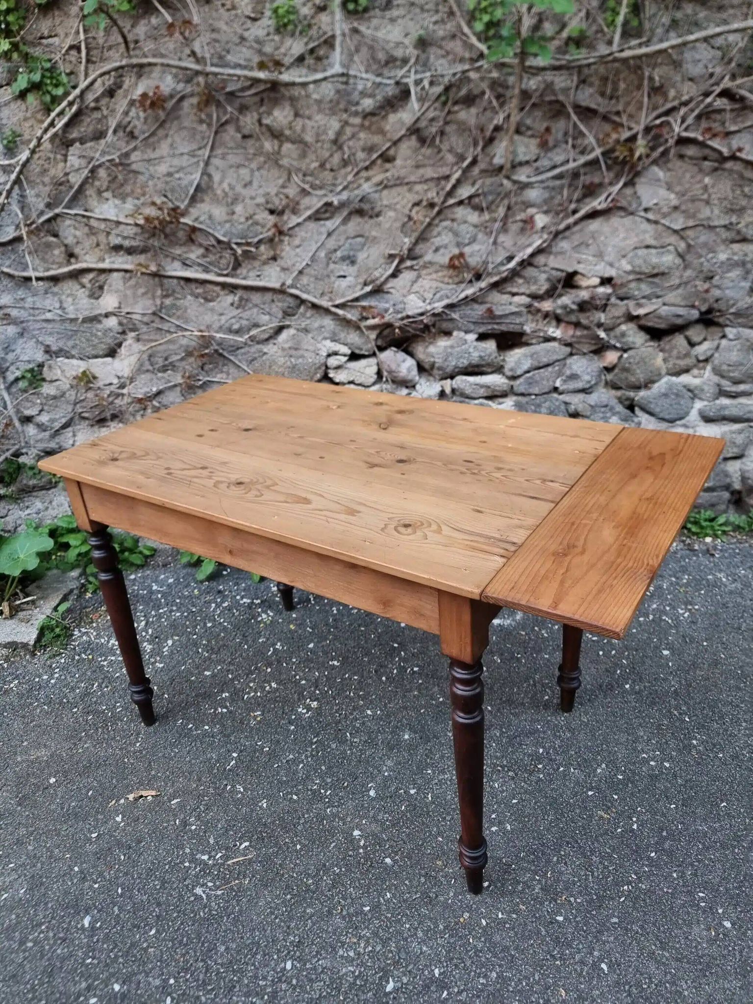Vintage pine table with drop-leaf extension and turned beech legs, France, 1930s.