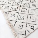 Berber carpet Beni Ouarain with black diamonds 296x187cm