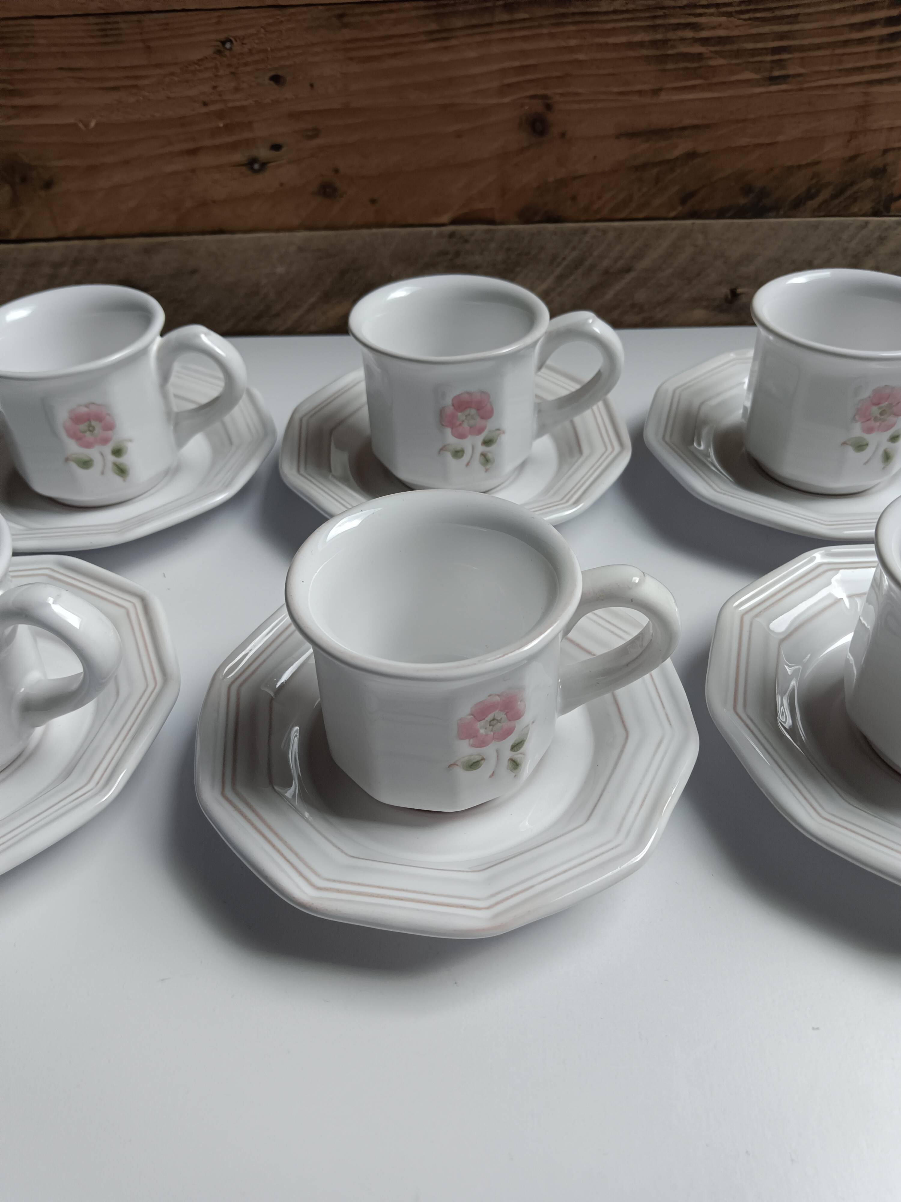 6 tasses Niderviller blanches et roses à décor de fleurs