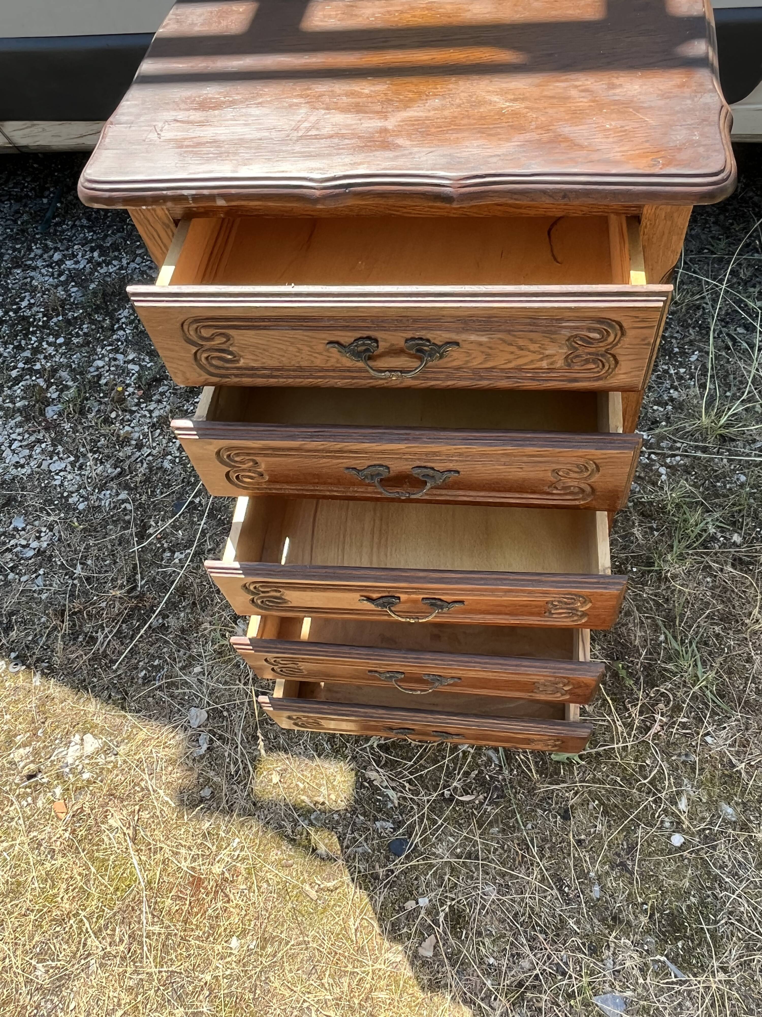 Louis XV style ragpicker