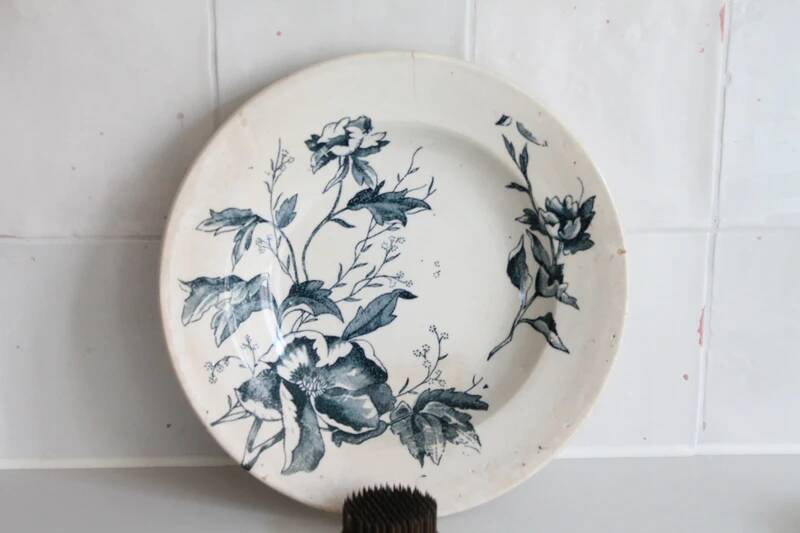 Centenary stencil plate Rose de Noël 23.5 cm