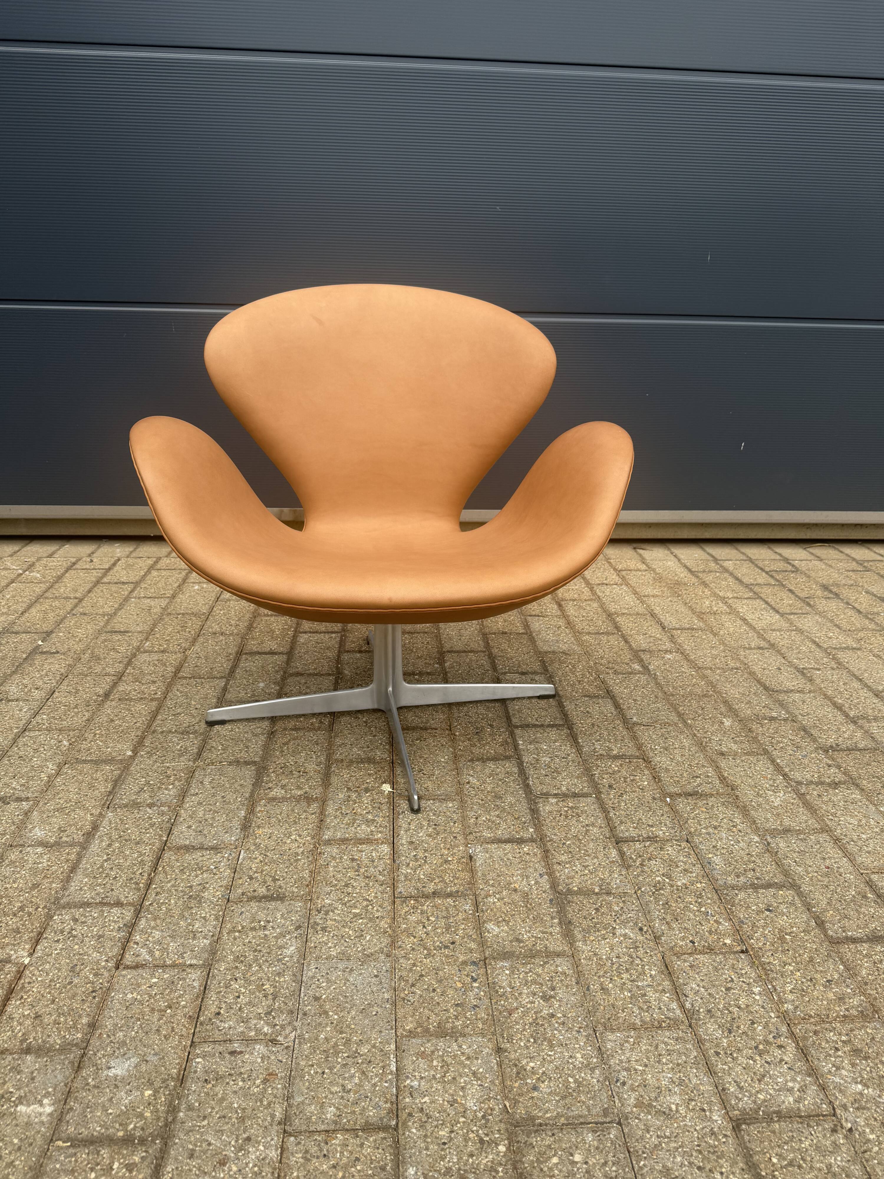 Fritz Hansen Swan Chair 05-‘67 Cognac Camel leather AS NEW