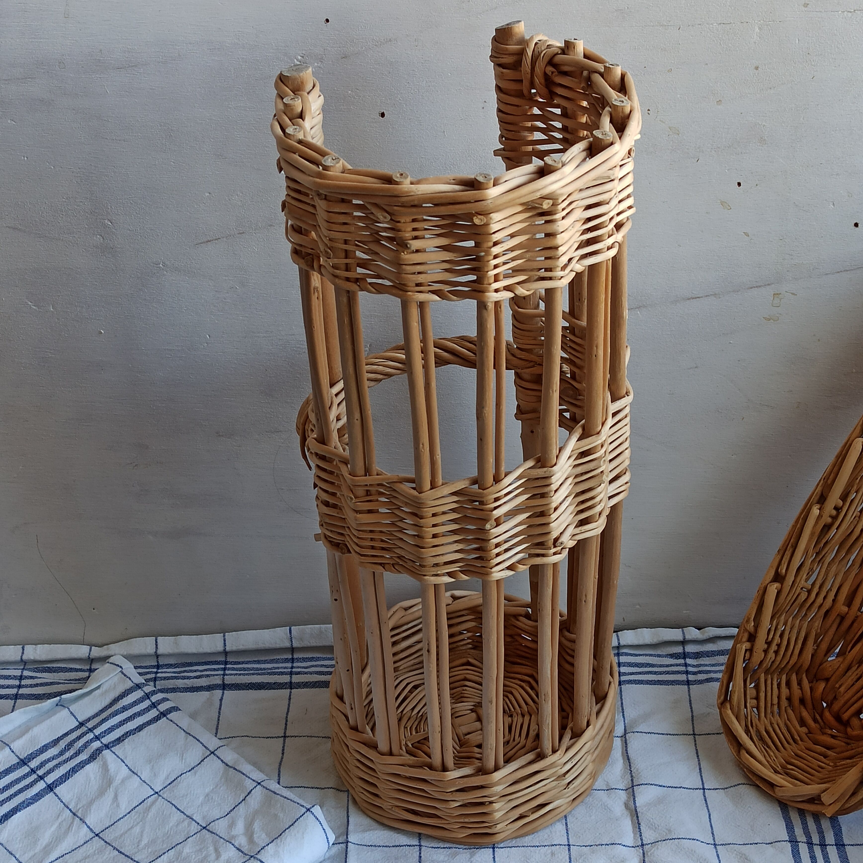 Natural wicker chopstick pan