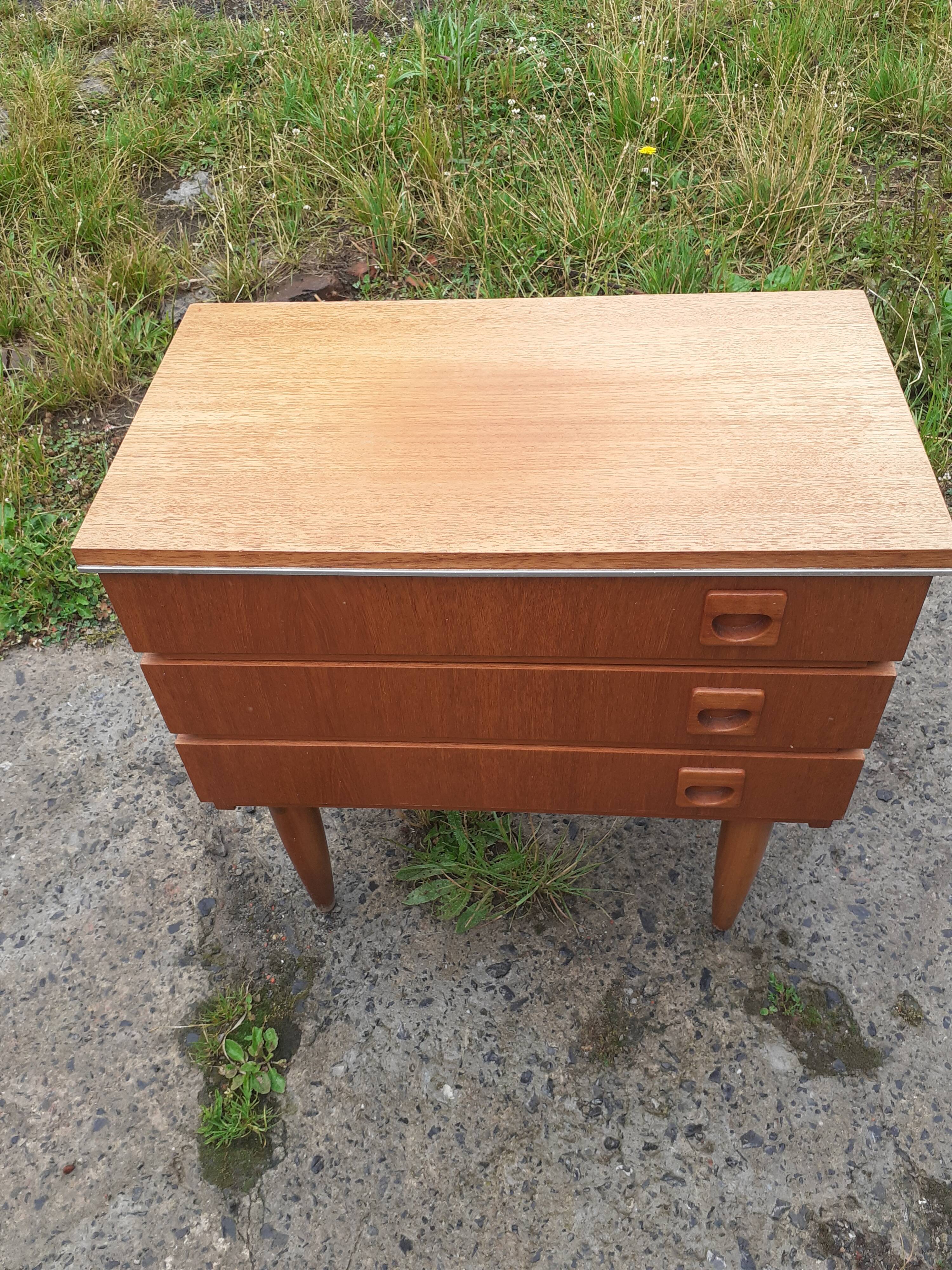 Commode vintage en placage de teck