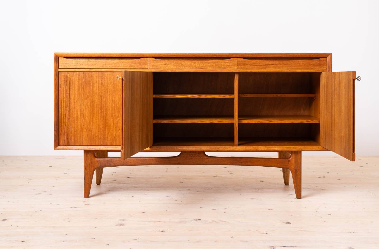 Teak buffet Bruksbo, timeless and modern Scandinavian design from the mid-century.