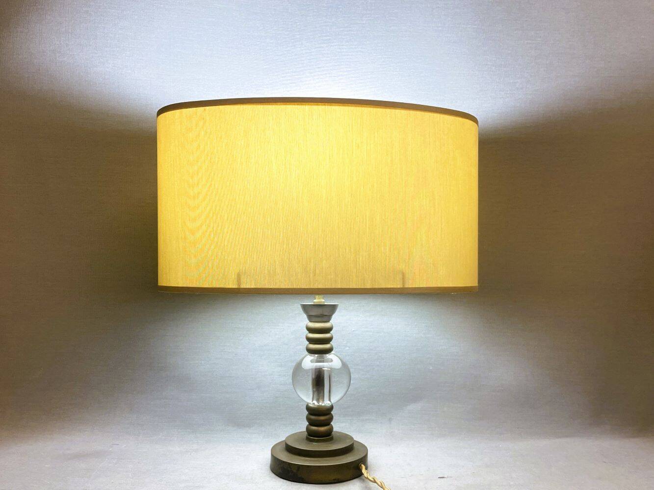 Lampe de table vintage en laiton avec abat-jour ovale crème en soie 1960