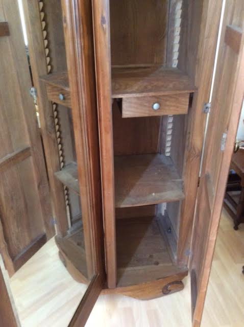Armoire en noyer ancienne