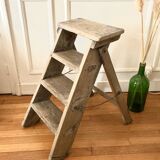 Escabeau pliant en bois ancien
