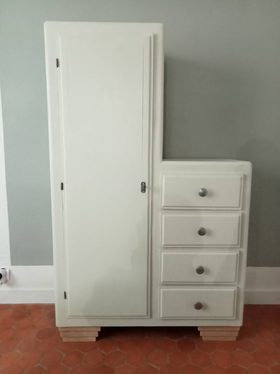 Asymmetrical wardrobe