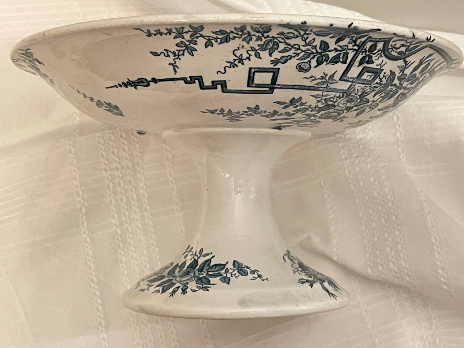 Fruit bowl from the Badonviller factory, Théophile Fenal, Rose model