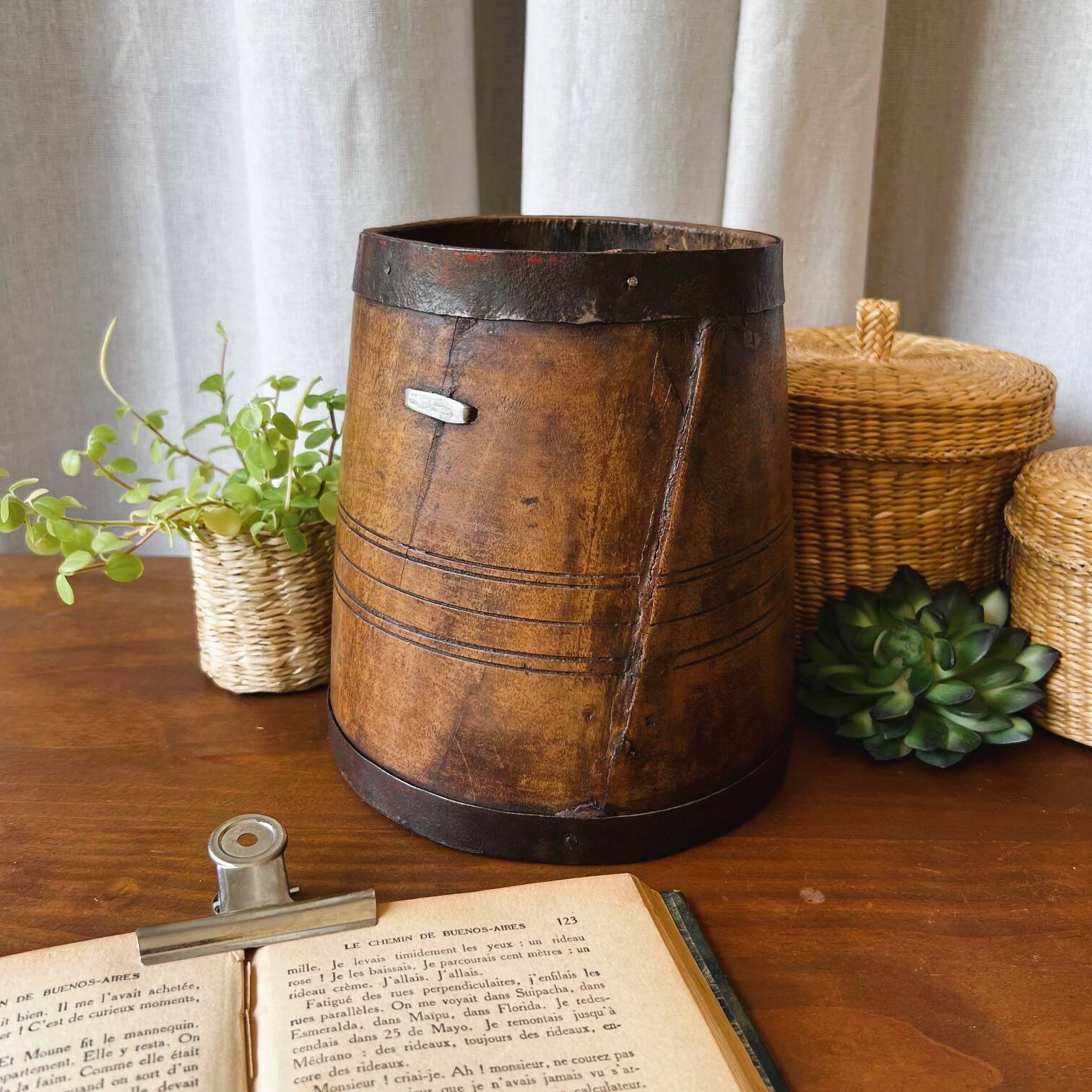 Atypical wooden planter
