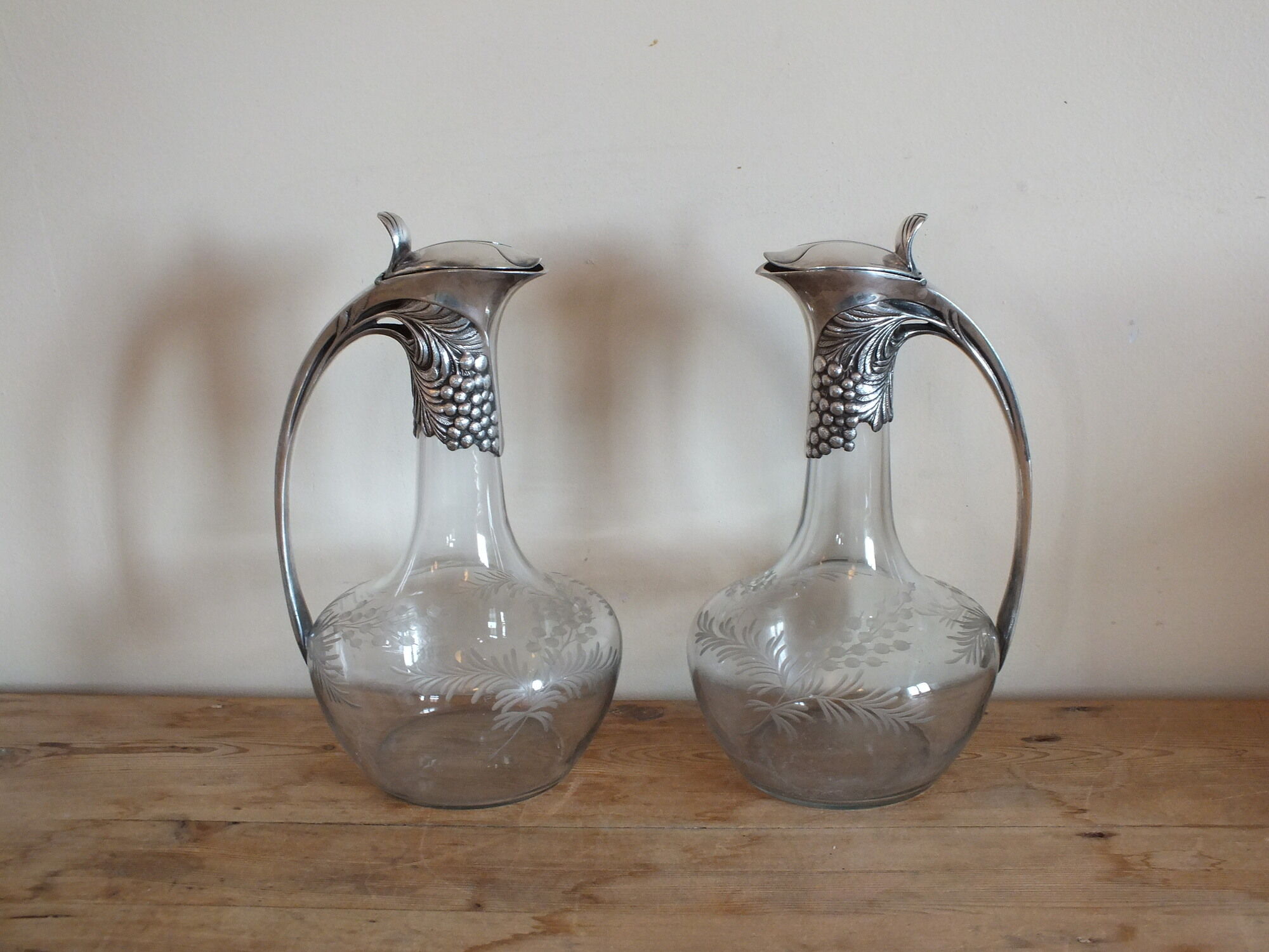 Pair of Gallia ewers in crystal and silver metal