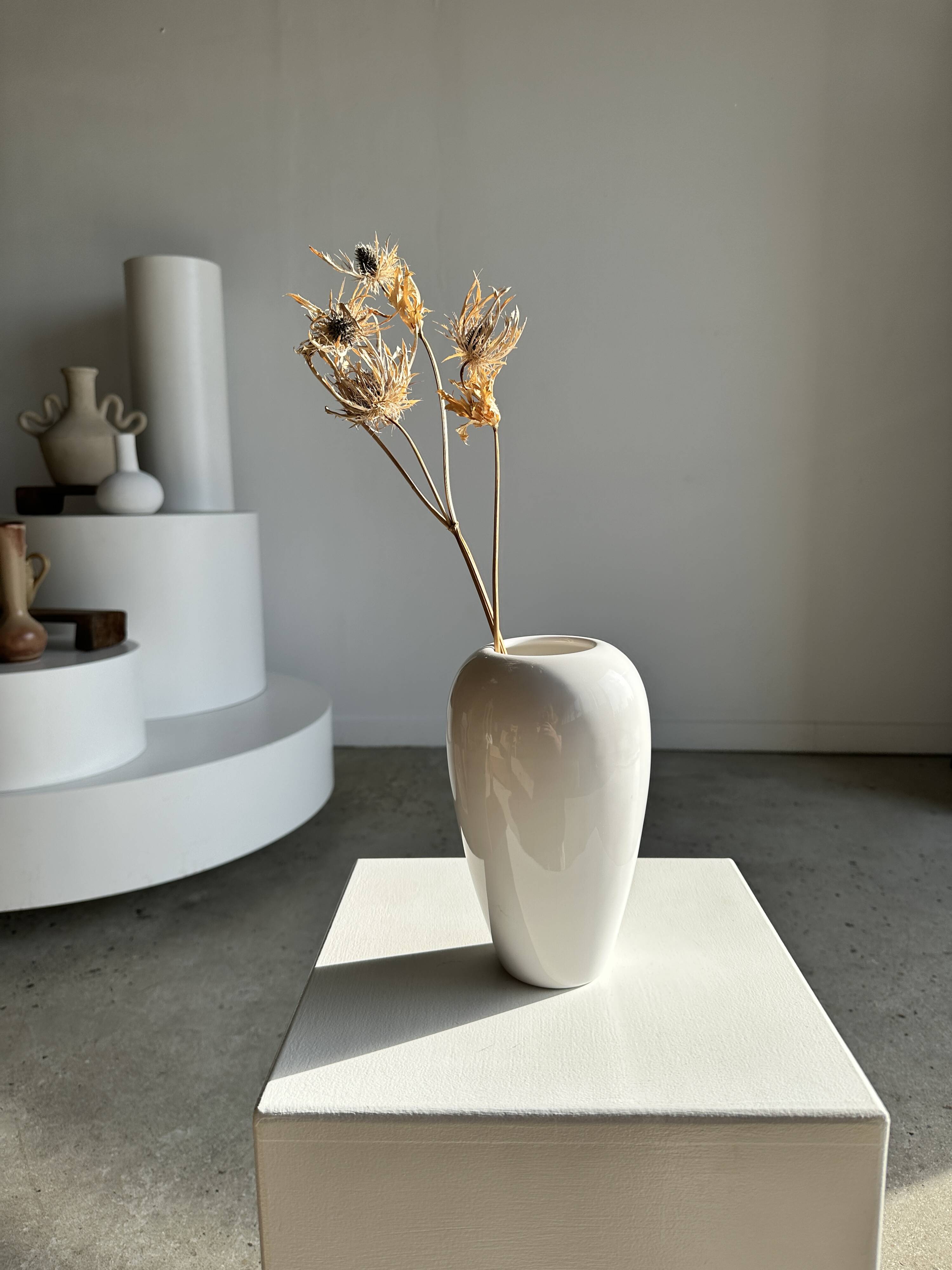 Oblong white vase H:20cm