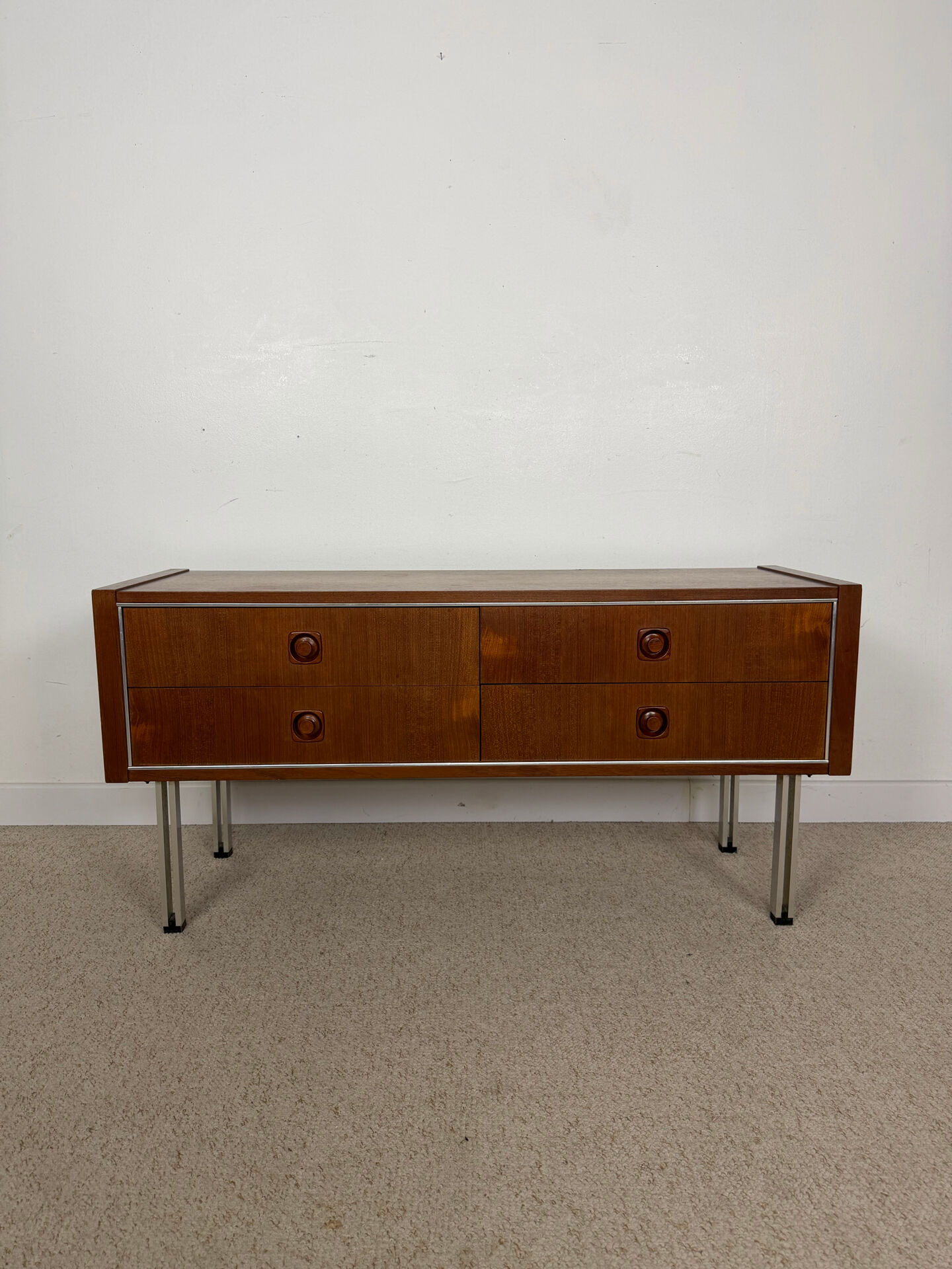 Enfilade basse vintage 4 tiroirs – années 70