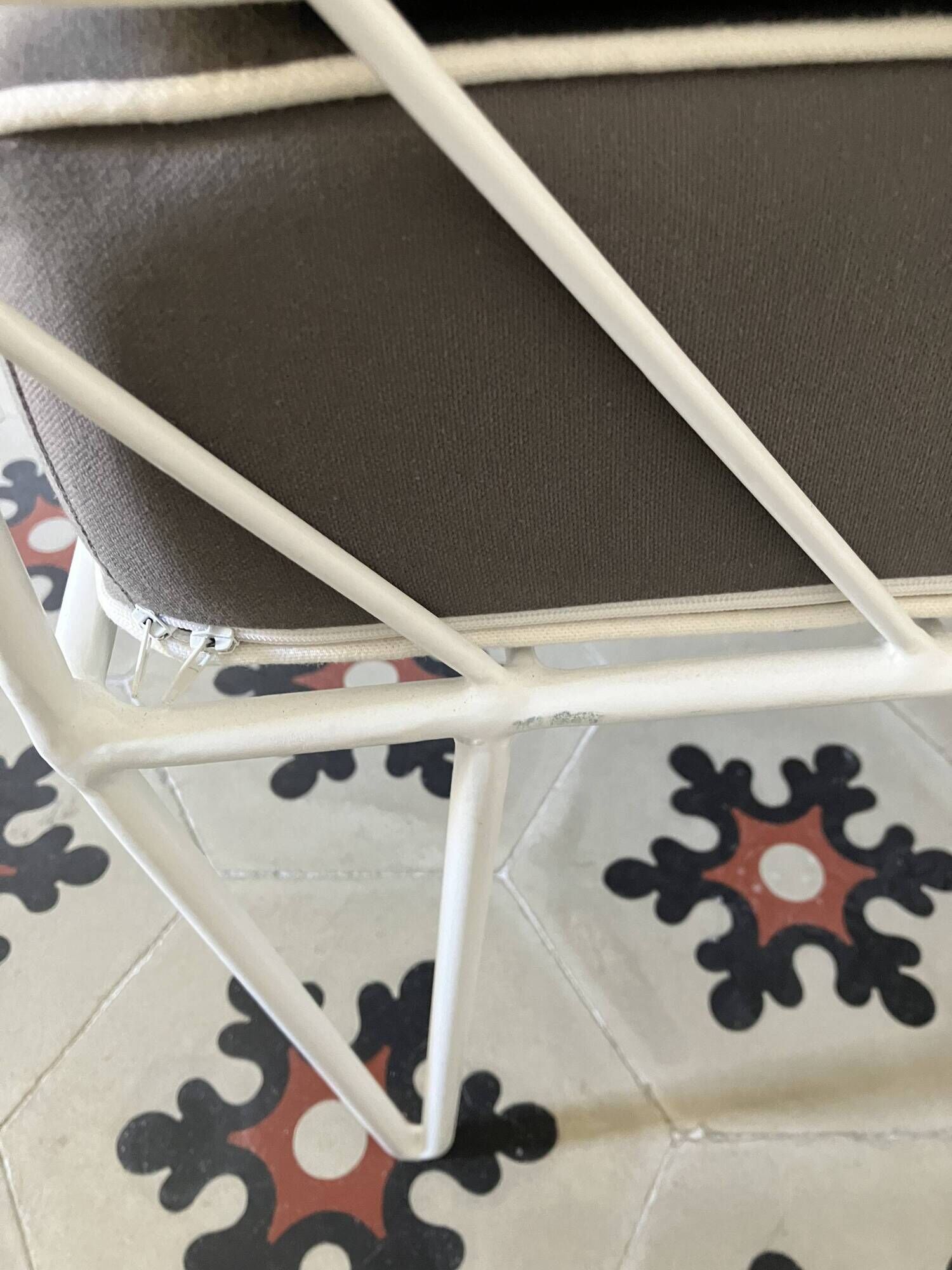 Vintage white metal Croisette style armchairs with hairpin legs in superb condition
