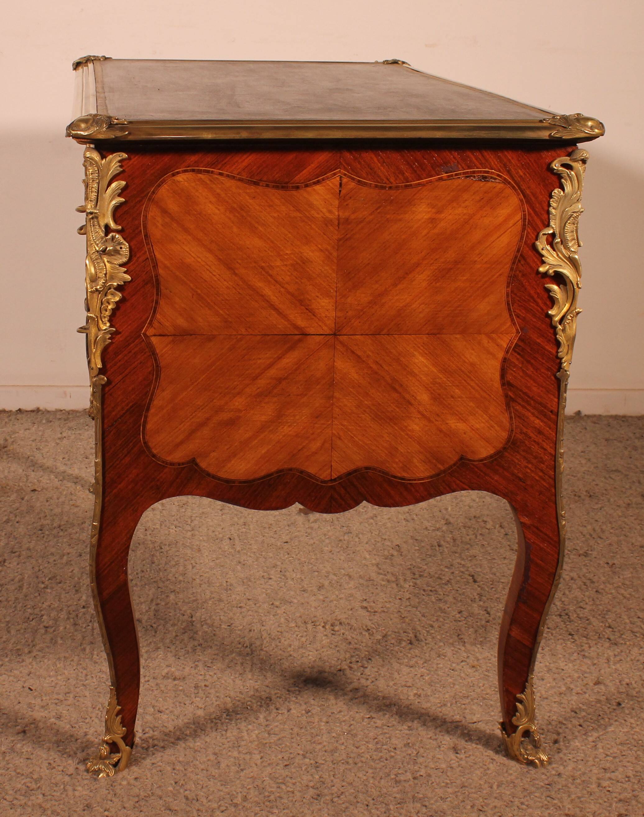 Small Double-Sided Writing Desk in Rosewood in Louis XV style from the 19th century.