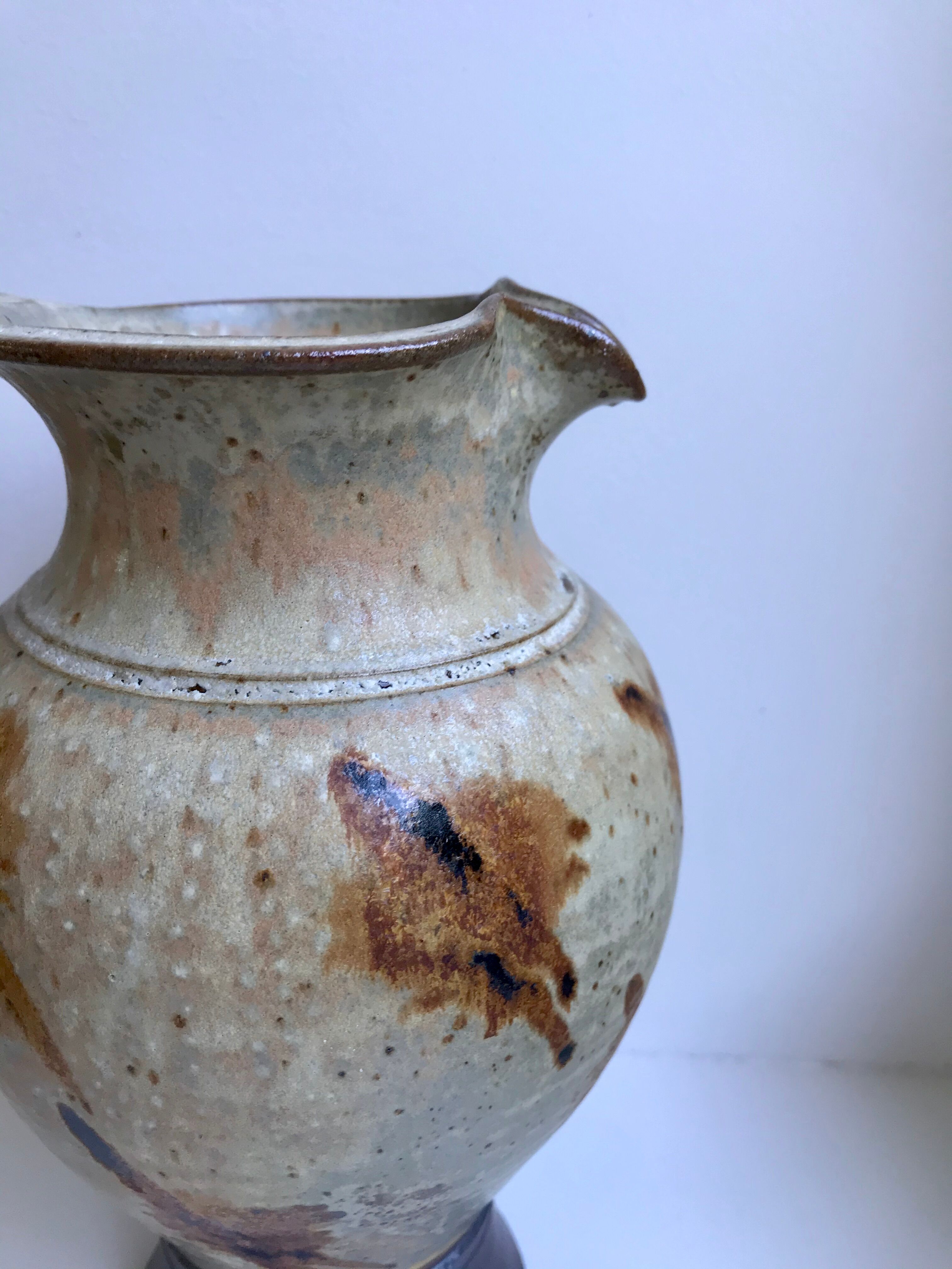 Pichet / broc en céramique / poterie émaillé années 60-70 signé