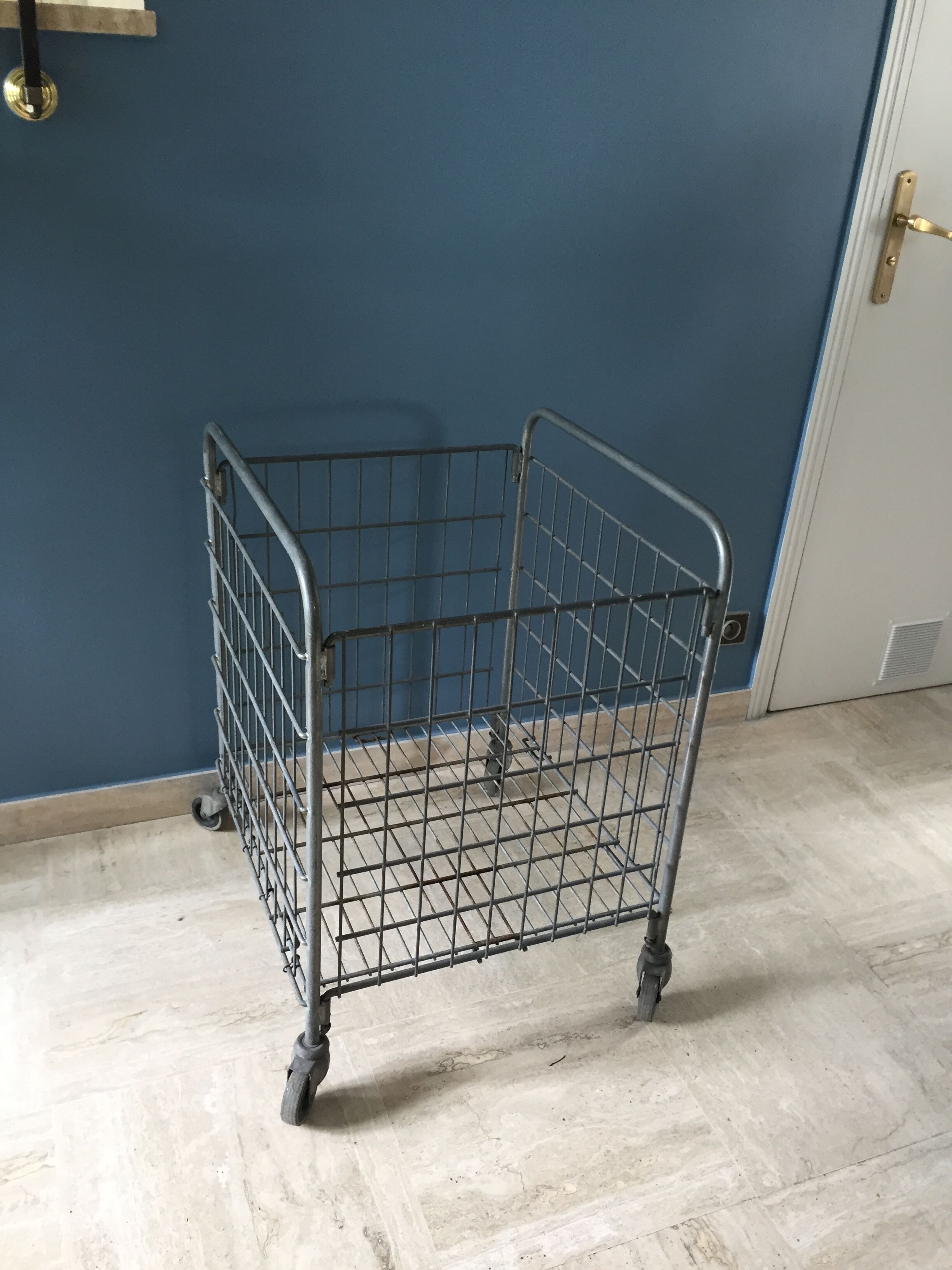 Former cart wheeled industrial metal