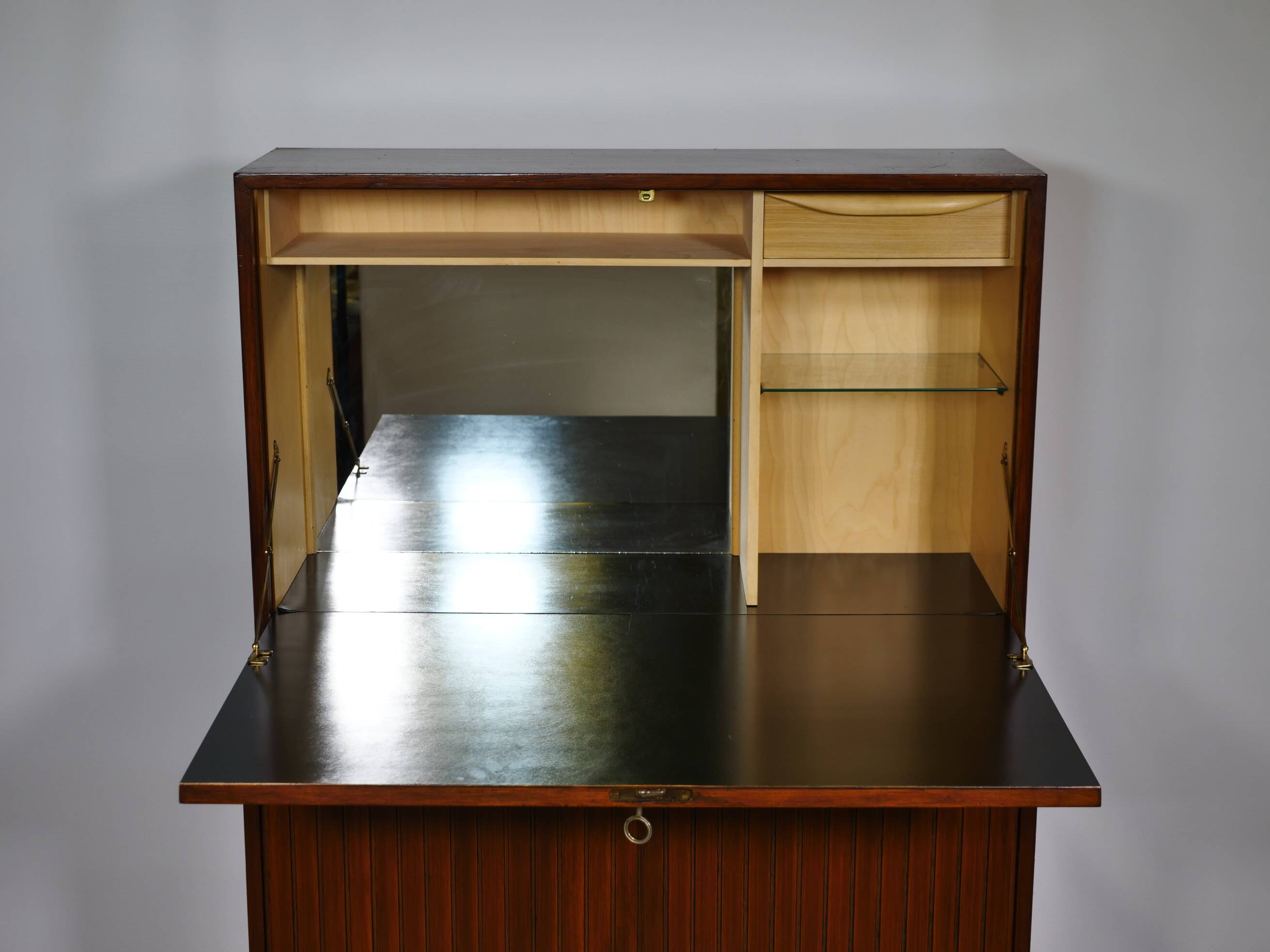 Cabinet de bar des années 60 en teck.