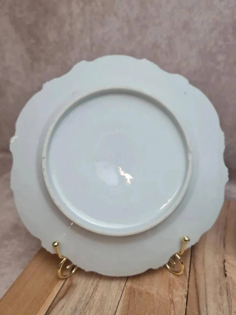 Set of 2 antique plates with Japanese-style hand-painted decoration – relief & gilding