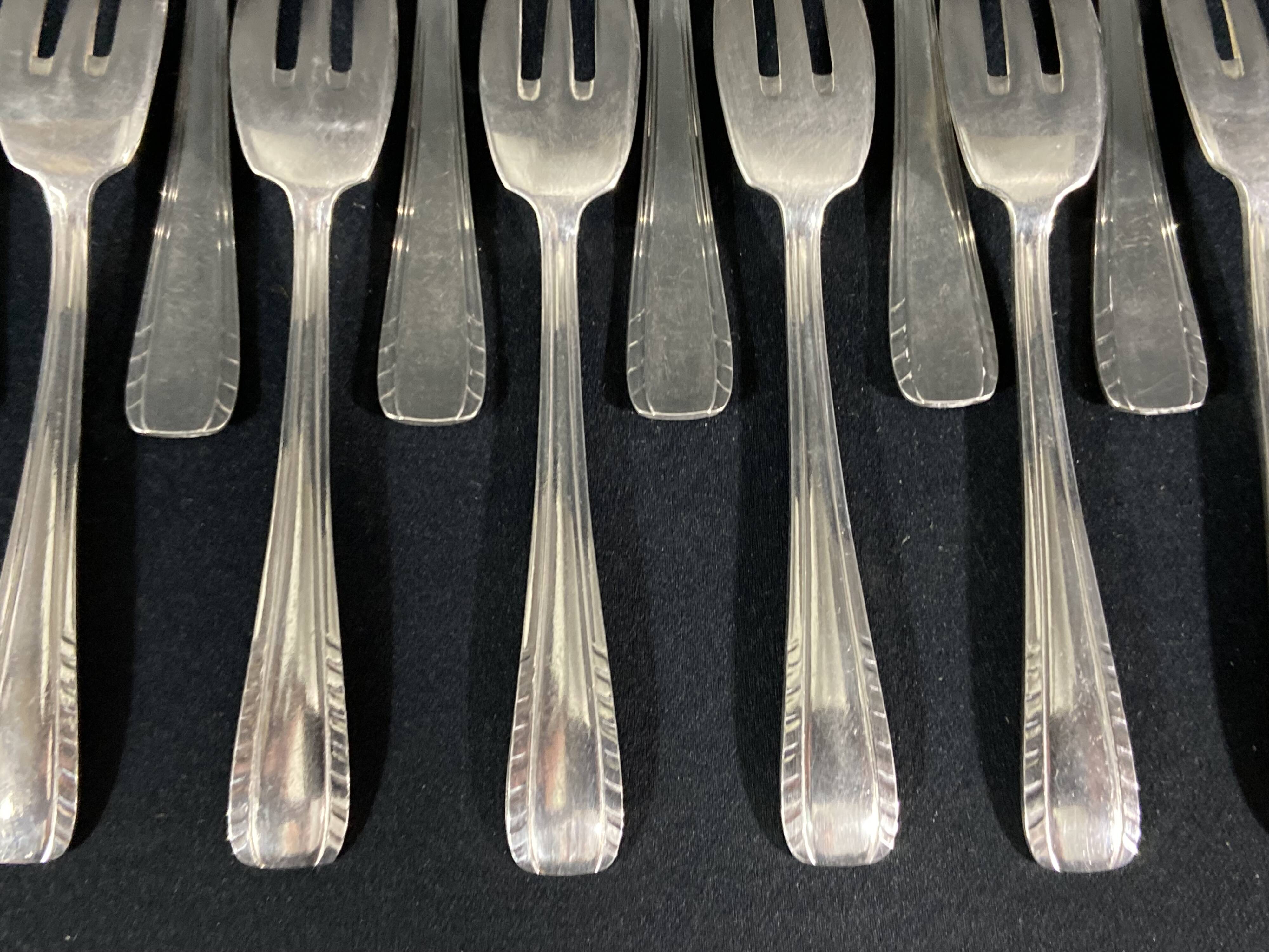 Set of 12 Vintage Design Silver Metal Dessert Cake Forks 1