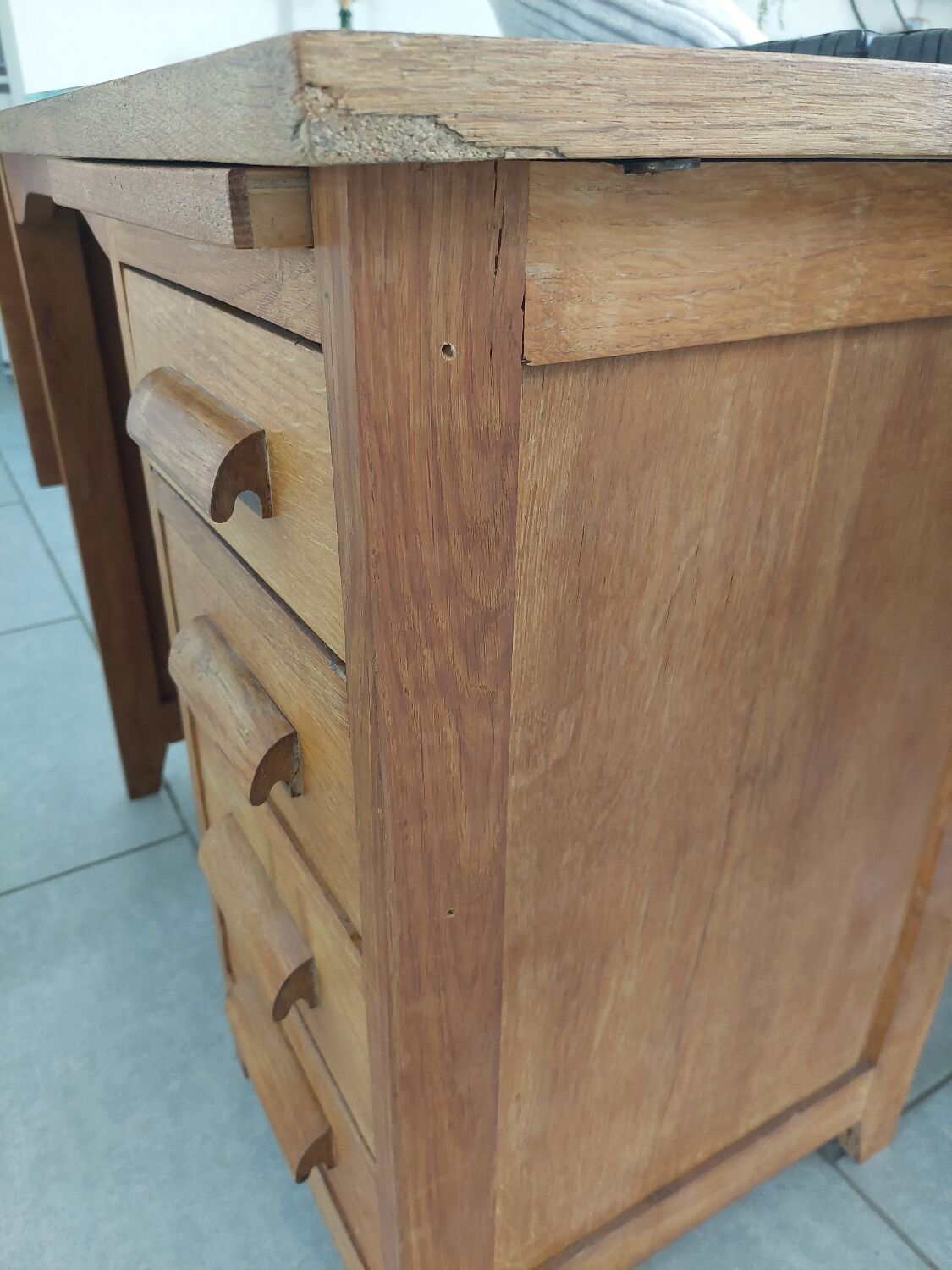 Children's desk