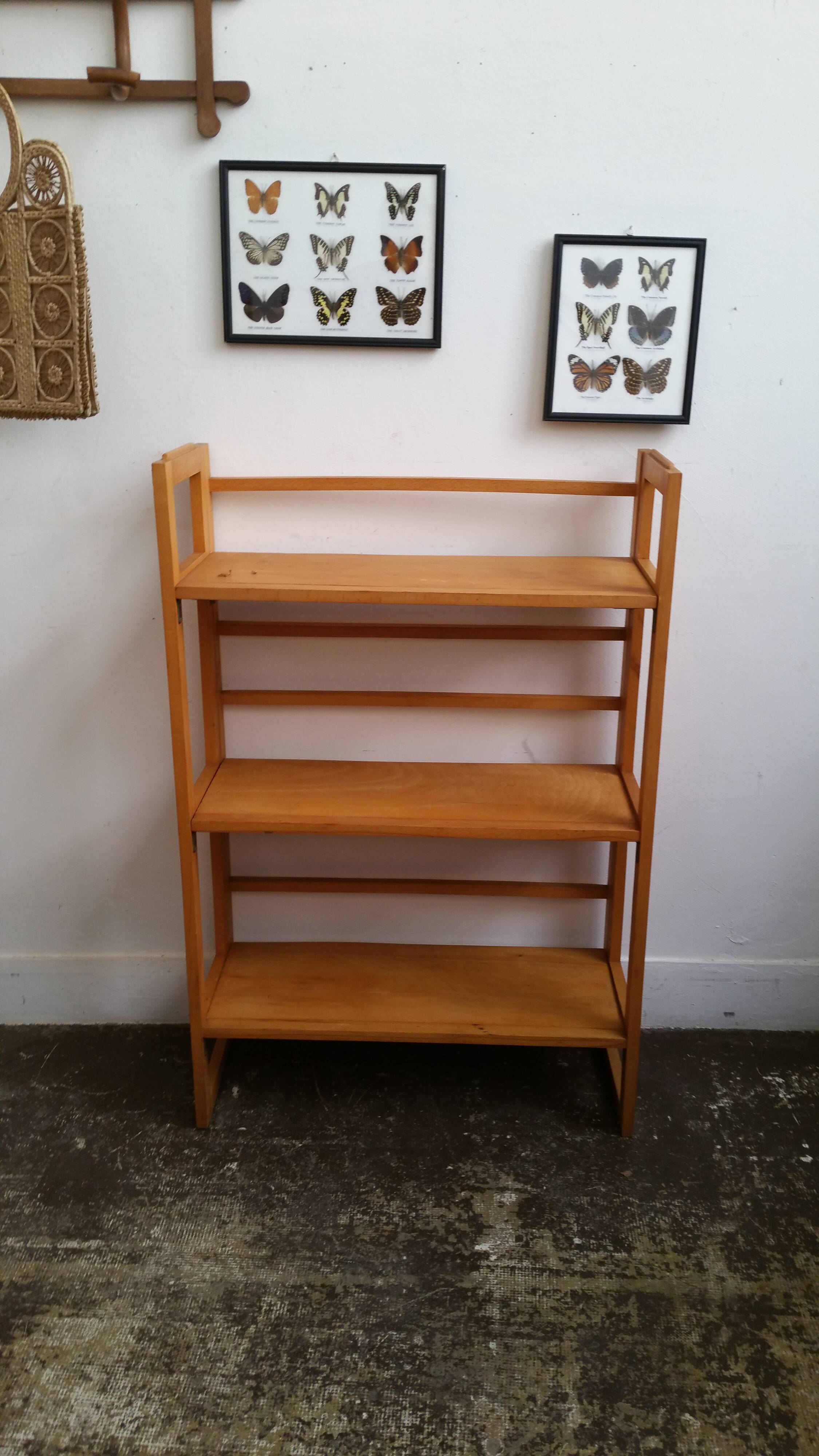 Bookcase vintage library/bookseller complaint