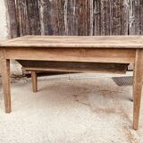 Kneading table