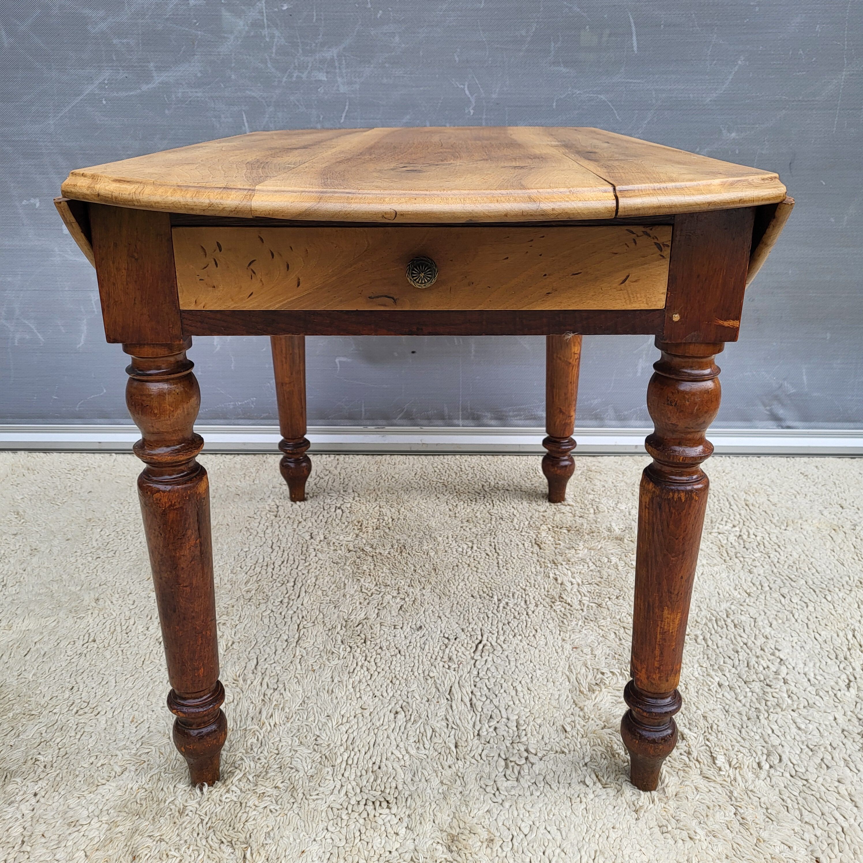 Table XIXth in Elm and Cherry: The Louis-Philippe Elegance