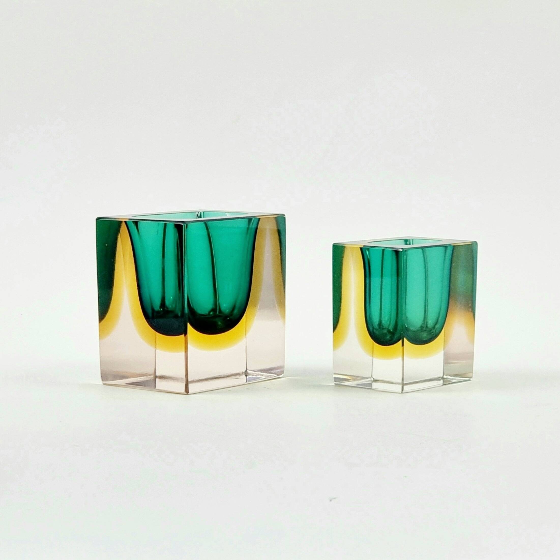 Paire de bols/cendriers en verre de Murano de milieu de siècle par F. Poli pour Seguso, années 1970.