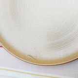 Flat stoneware plates