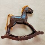 Cheval a bascule en bois rétro