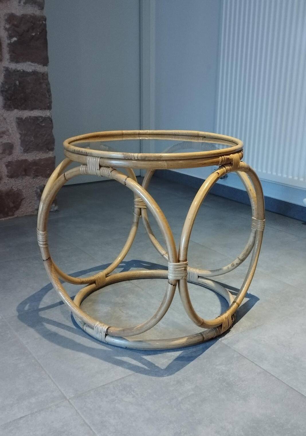 Table basse en rotin, bambou et verre, Design Space Age Vintage