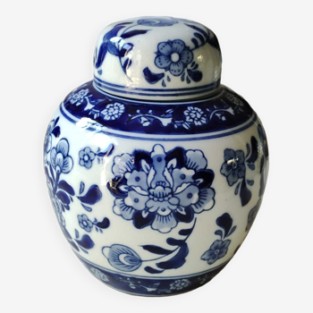 Vase avec couvercle/Potiche décorative/Pot à thé/gingembre en porcelaine fine Asiatique. Motifs floraux, tons camaïeu de bleus