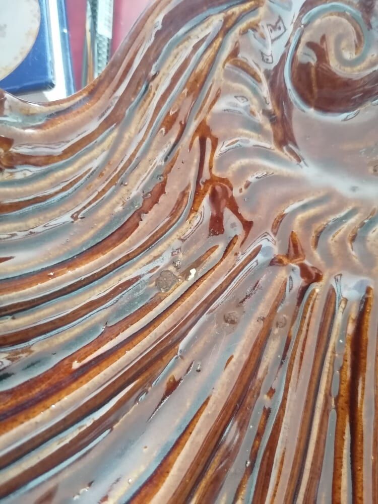 Shell cuts in roccoco earthenware